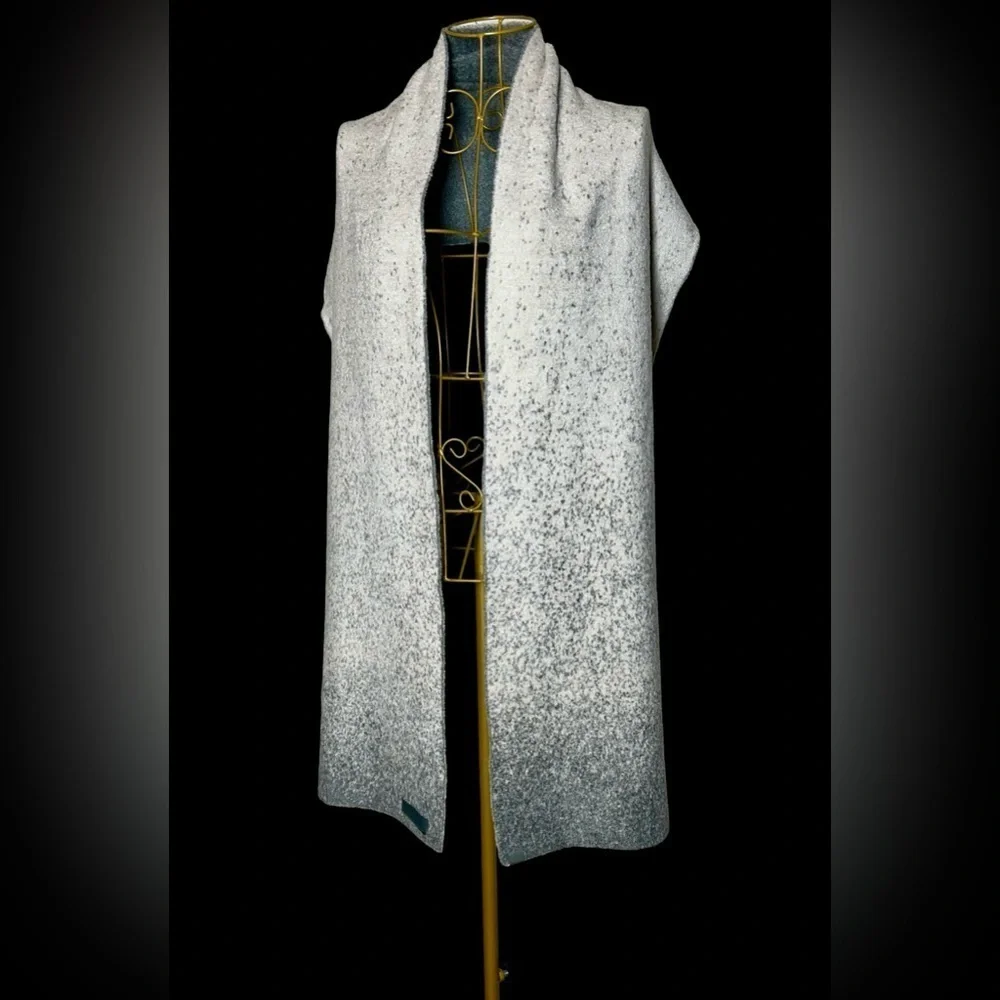 NWT Barefoot Dreams Soft CozyChic Reversible Scarf in Smokey Green Fog Gray, OS.